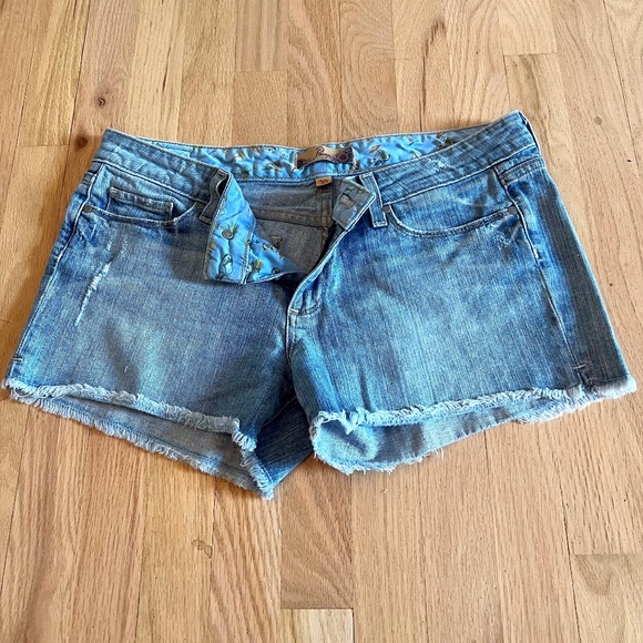 PAIGE Women's Light Wash Cut-Off Jean Shorts Size 30 - Picture 1 of 6